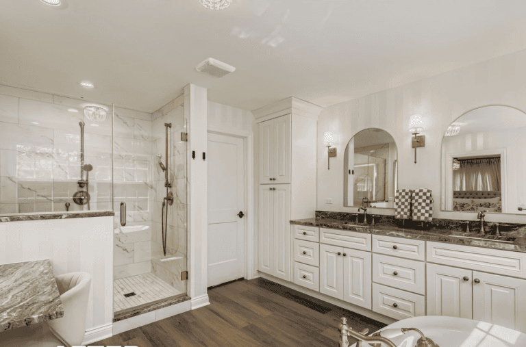 The Chain O'Lakes Lakehouse — 2nd Floor Primary Bathroom