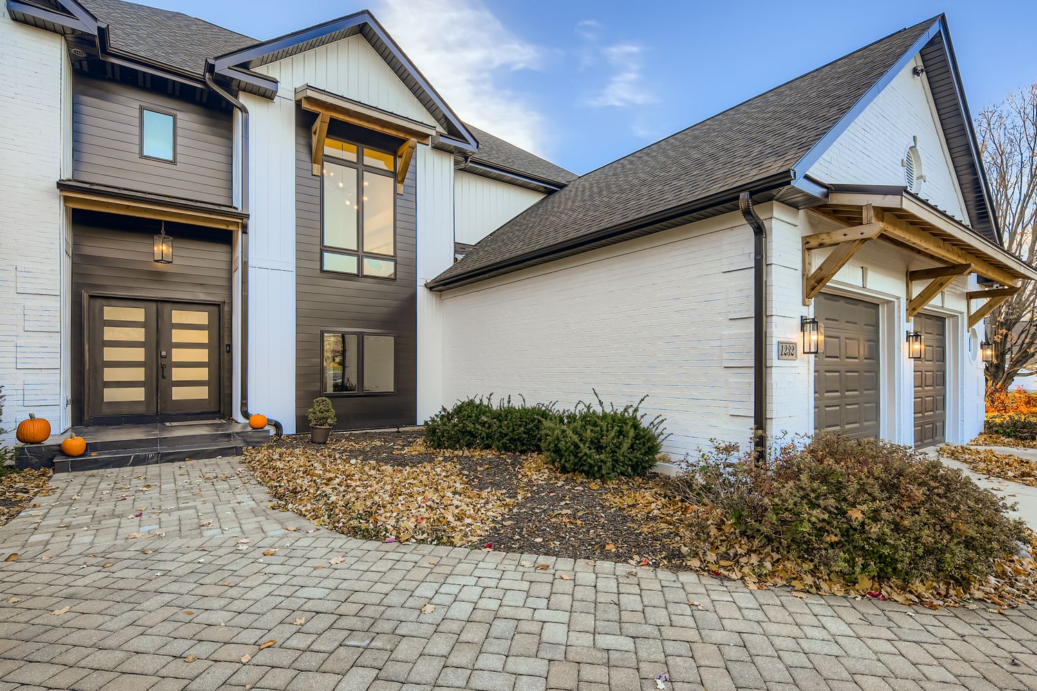 The Chain O'Lakes Lakehouse — Exterior Front