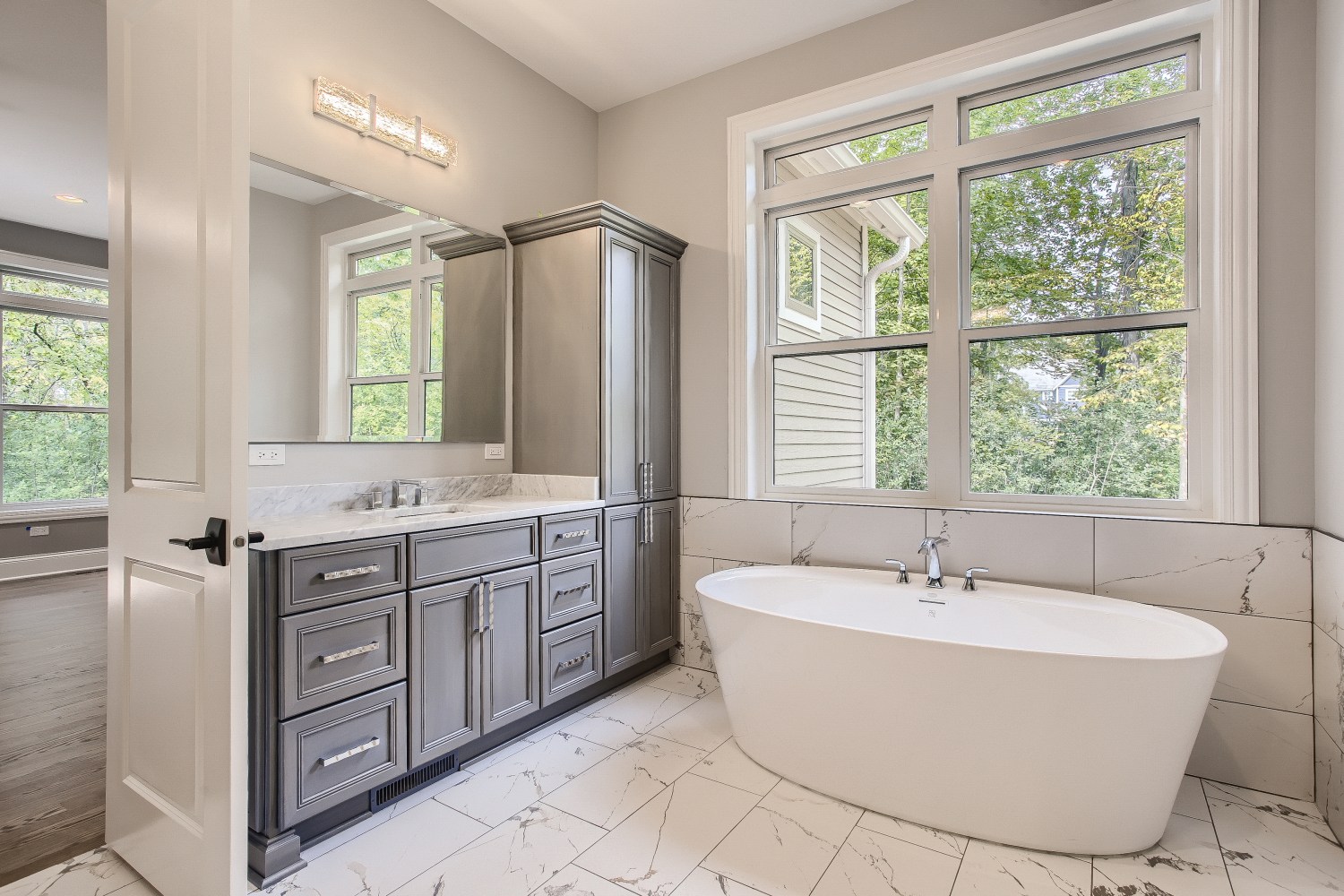 The Barrington Hills Attic Suite — Bath Wide