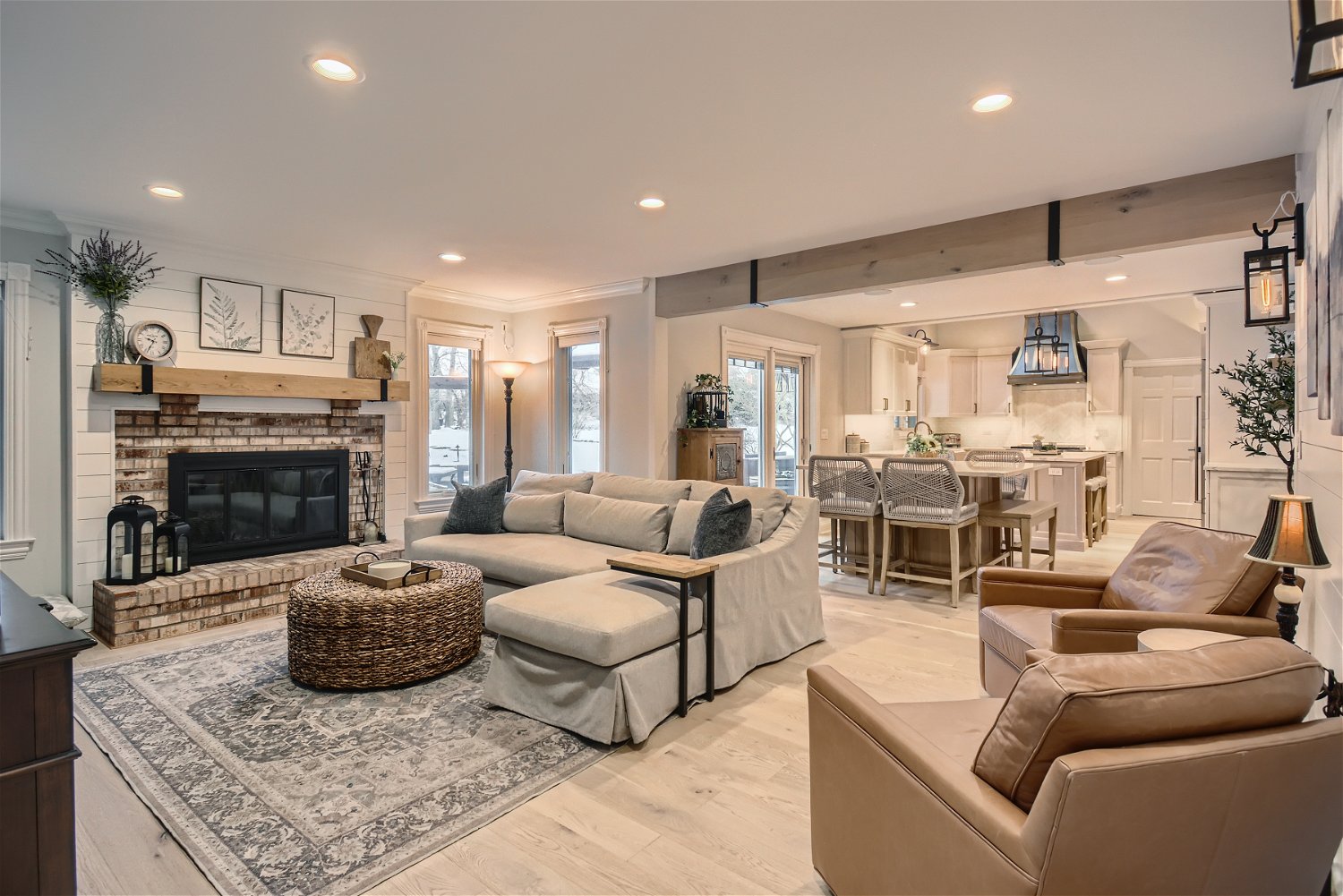 The Chain O'Lakes Lakehouse — Foyer